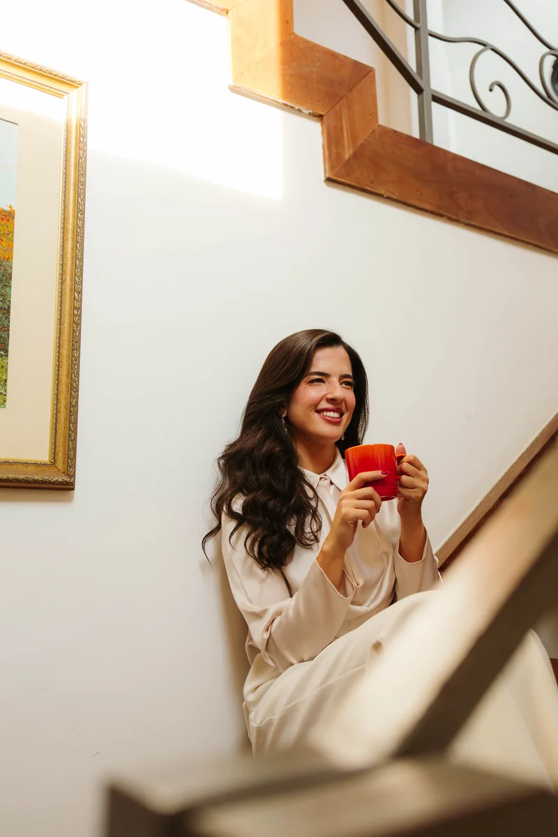 Dra. Camila Teixeira em retrato acolhedor