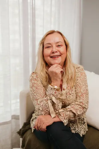 Retrato de paciente após acompanhamento com a Dra. Camila Teixeira no Leblon, Rio de Janeiro